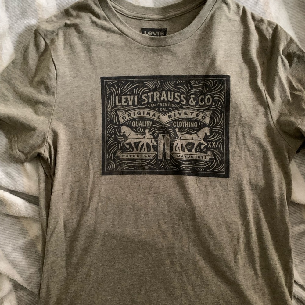 Mens Levi’s tee